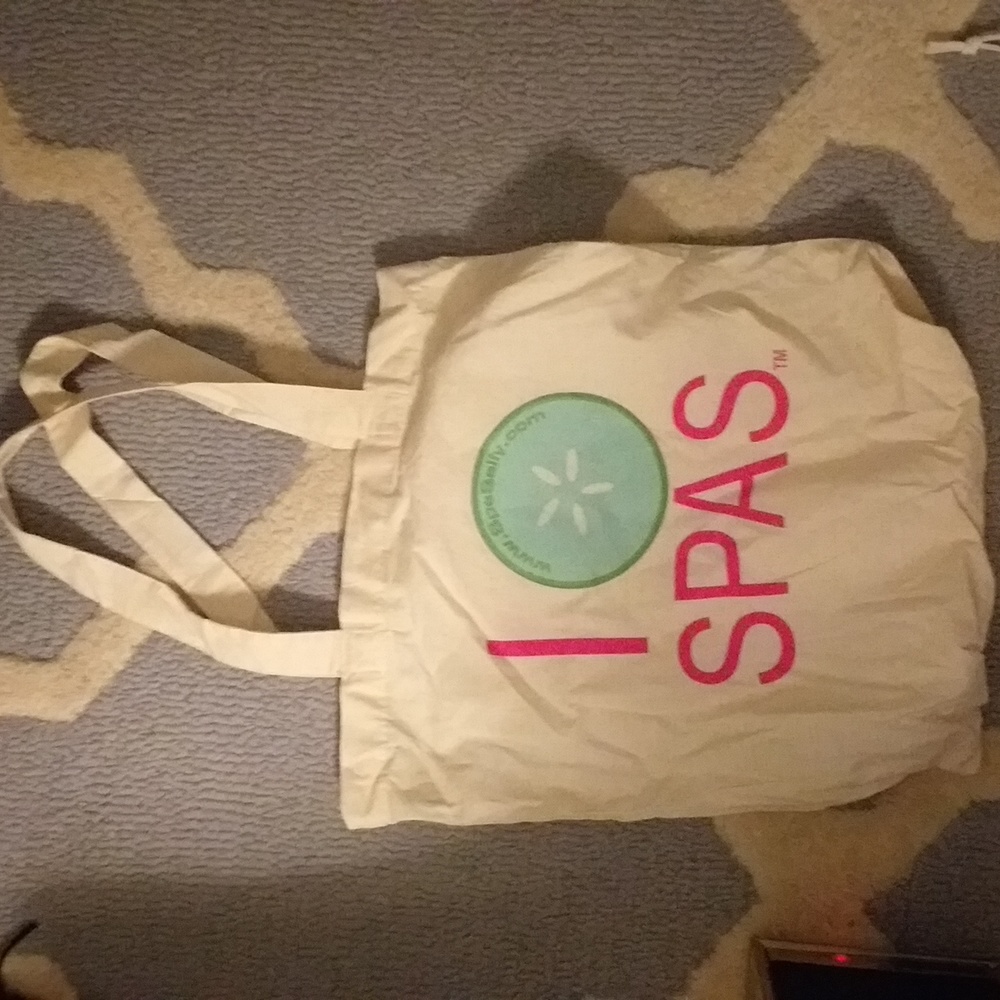 🗽 I cucumber spas tote